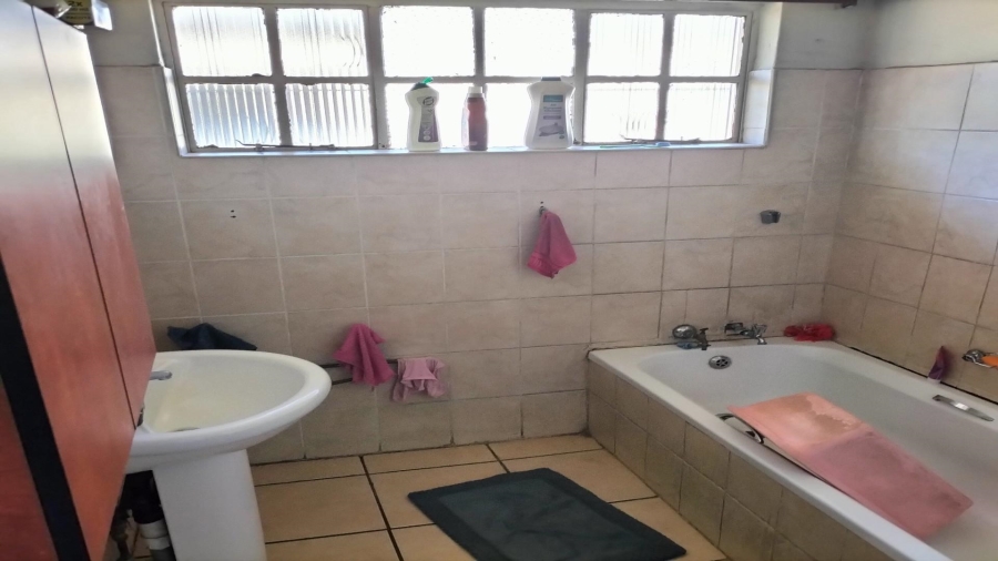 4 Bedroom Property for Sale in Vanderbijlpark CW 5 Gauteng