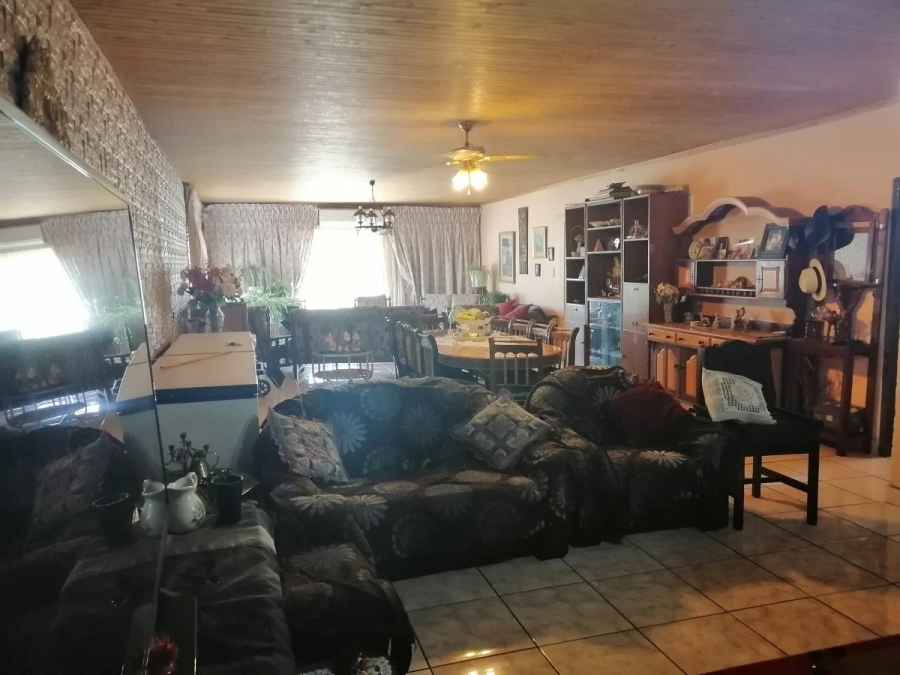 4 Bedroom Property for Sale in Mullerstuine Gauteng