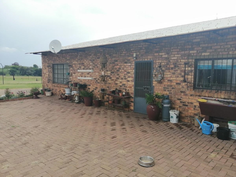 4 Bedroom Property for Sale in Mullerstuine Gauteng
