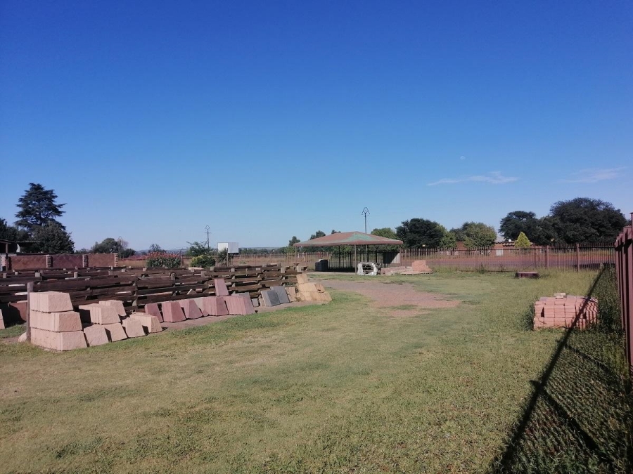 4 Bedroom Property for Sale in Mullerstuine Gauteng