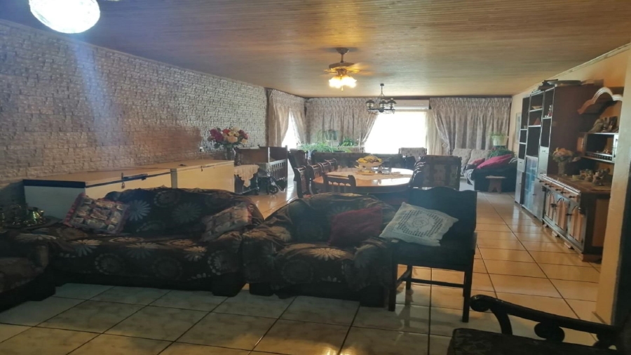 4 Bedroom Property for Sale in Mullerstuine Gauteng