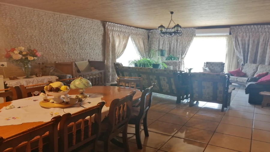 4 Bedroom Property for Sale in Mullerstuine Gauteng