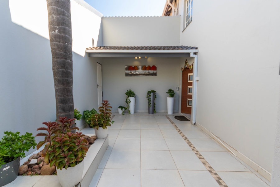 To Let 4 Bedroom Property for Rent in River Club Gauteng
