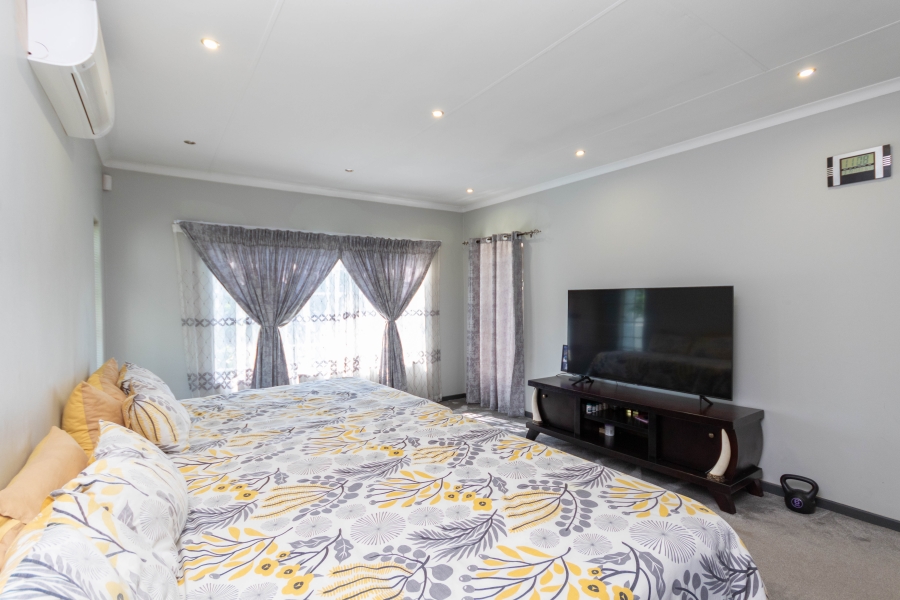To Let 4 Bedroom Property for Rent in River Club Gauteng
