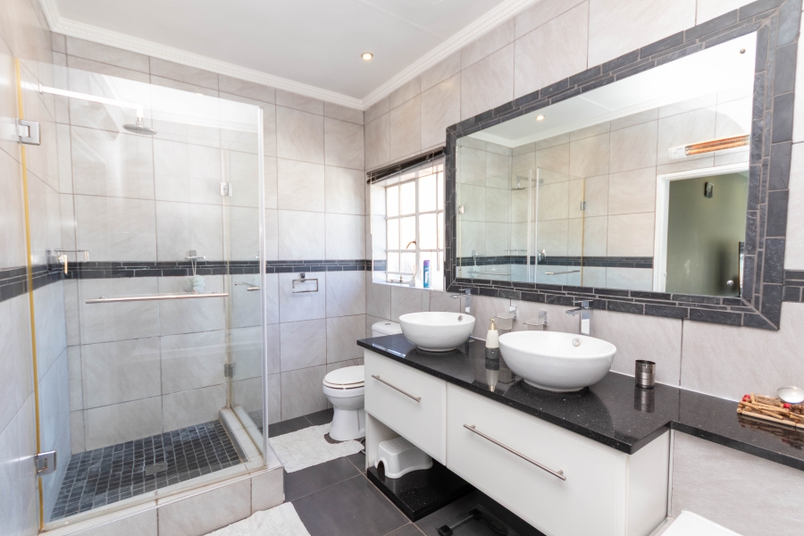 To Let 4 Bedroom Property for Rent in River Club Gauteng