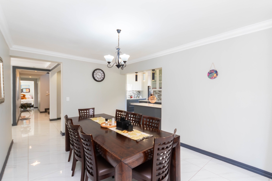 To Let 4 Bedroom Property for Rent in River Club Gauteng