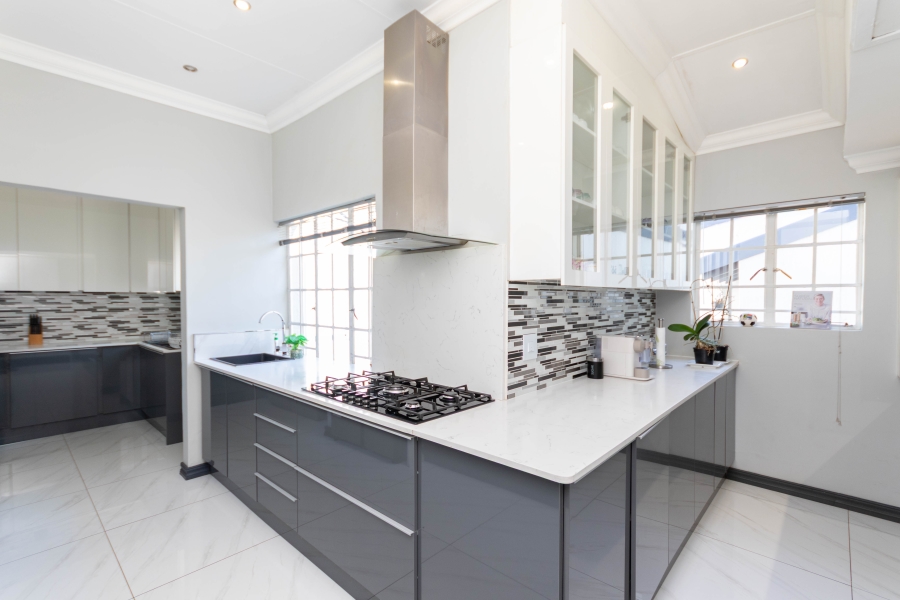 To Let 4 Bedroom Property for Rent in River Club Gauteng