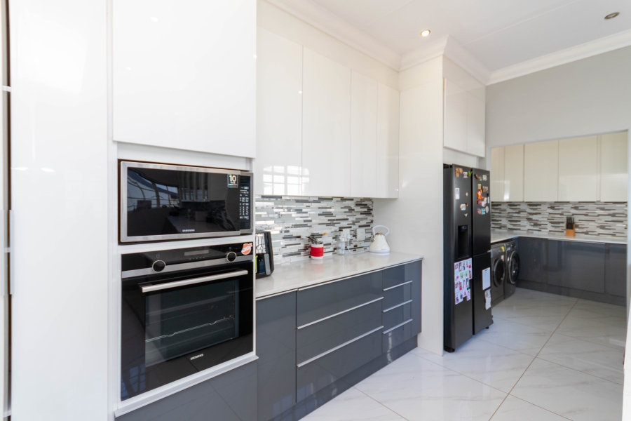 To Let 4 Bedroom Property for Rent in River Club Gauteng