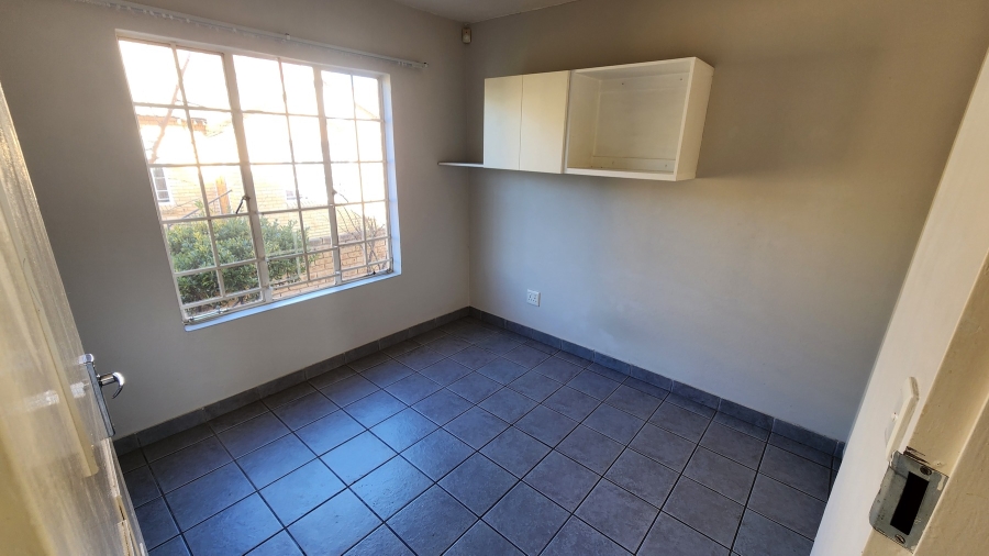 1 Bedroom Property for Sale in Olivedale Gauteng