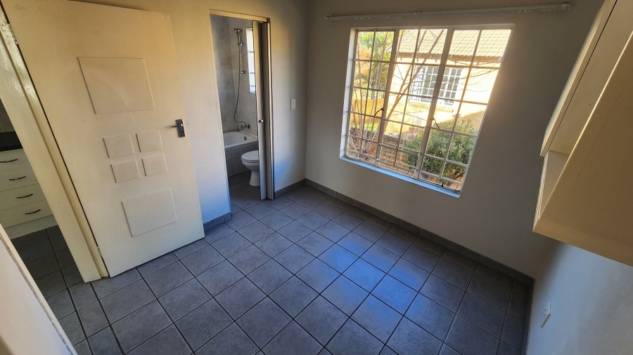 1 Bedroom Property for Sale in Olivedale Gauteng
