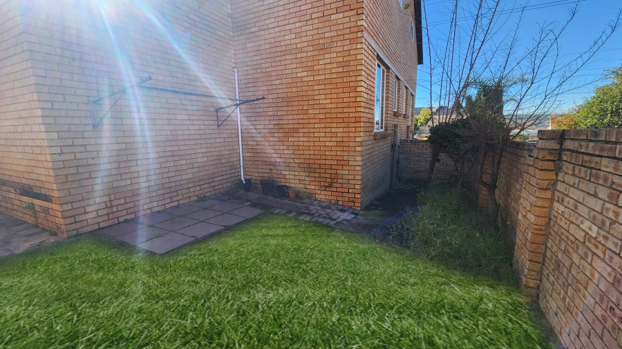 1 Bedroom Property for Sale in Olivedale Gauteng