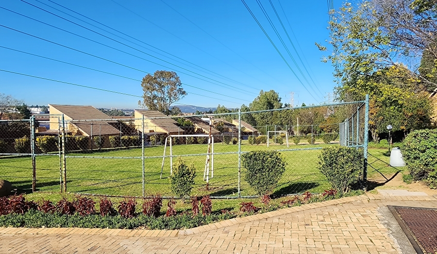 1 Bedroom Property for Sale in Olivedale Gauteng
