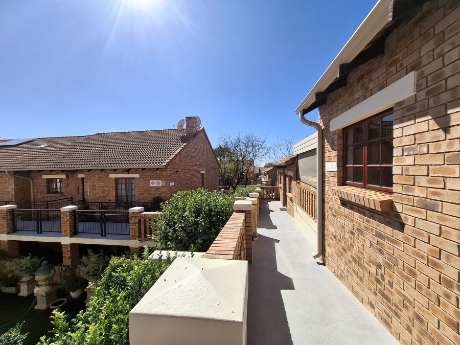 1 Bedroom Property for Sale in Equestria Gauteng