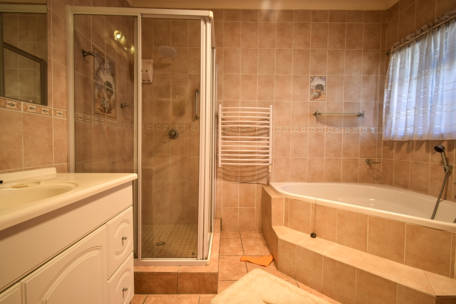 6 Bedroom Property for Sale in Lynnwood Glen Gauteng