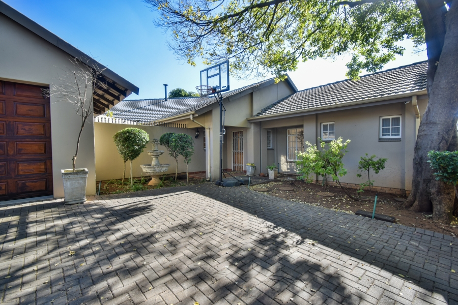 6 Bedroom Property for Sale in Lynnwood Glen Gauteng