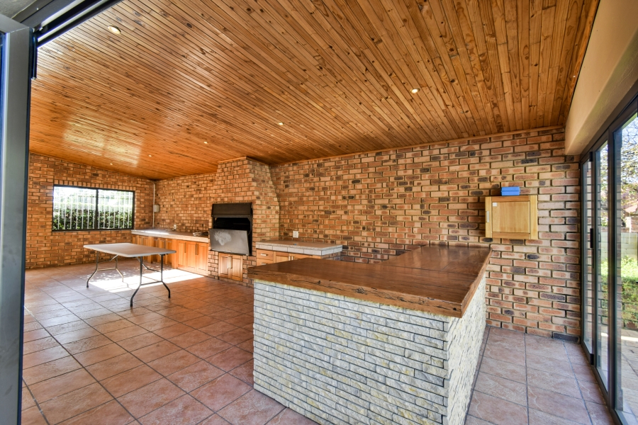 6 Bedroom Property for Sale in Lynnwood Glen Gauteng