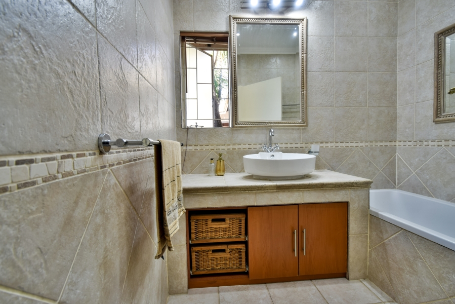 6 Bedroom Property for Sale in Lynnwood Glen Gauteng