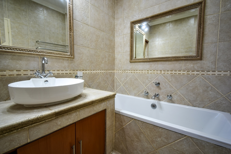 6 Bedroom Property for Sale in Lynnwood Glen Gauteng