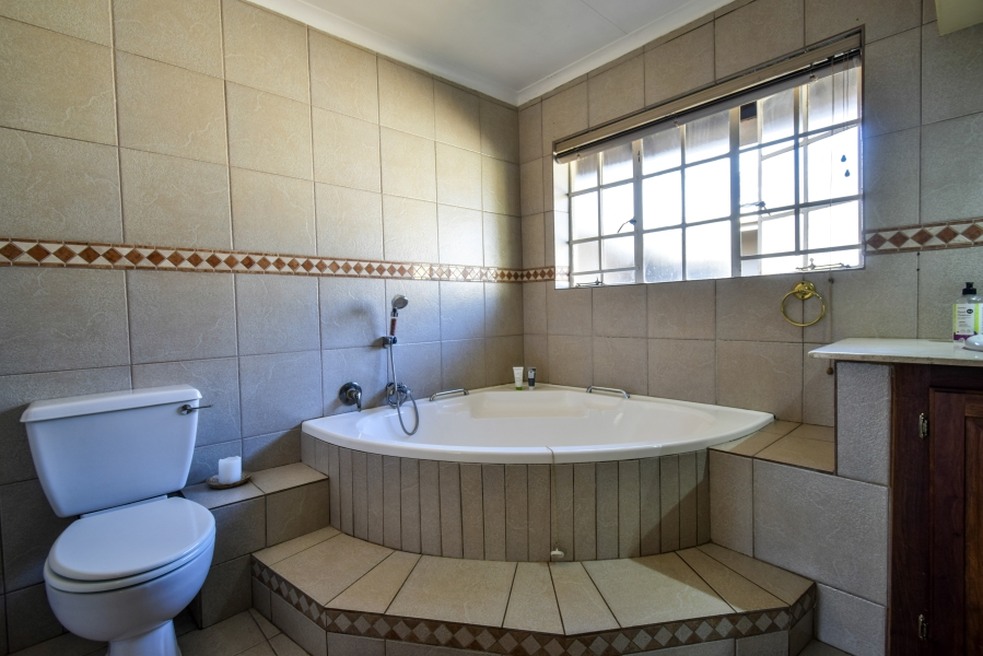 6 Bedroom Property for Sale in Lynnwood Glen Gauteng