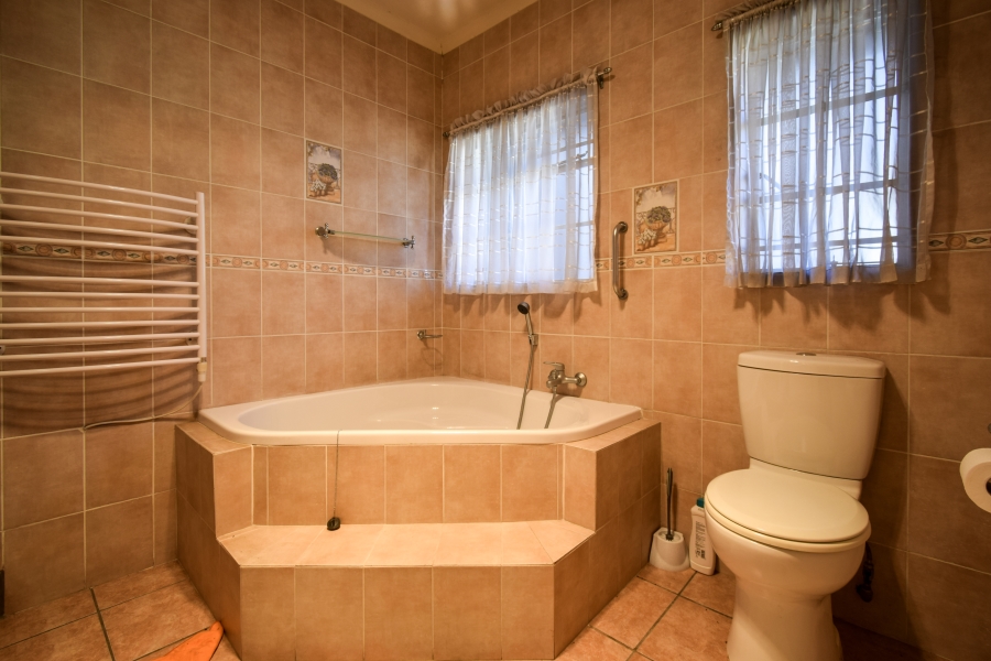 6 Bedroom Property for Sale in Lynnwood Glen Gauteng