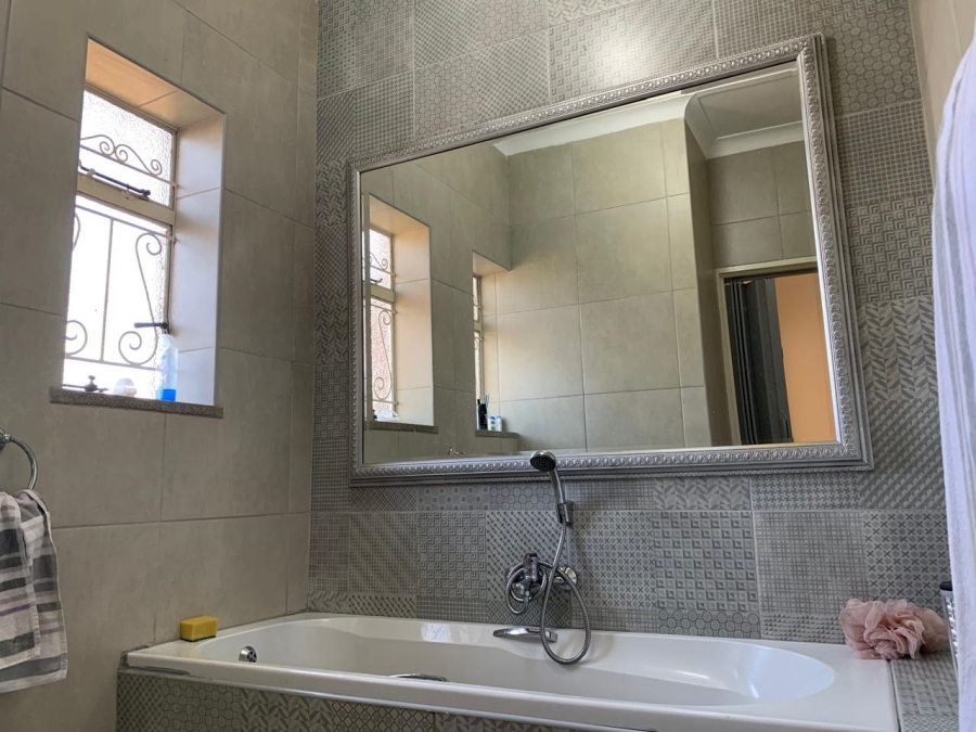 5 Bedroom Property for Sale in Casseldale Gauteng