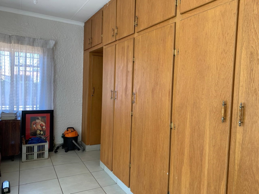 5 Bedroom Property for Sale in Casseldale Gauteng