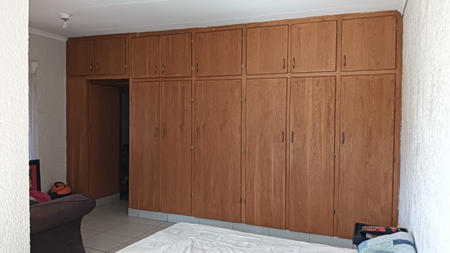 5 Bedroom Property for Sale in Casseldale Gauteng