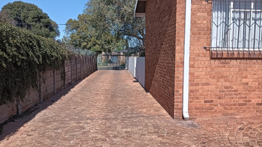 5 Bedroom Property for Sale in Casseldale Gauteng