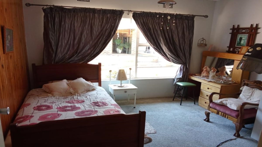 4 Bedroom Property for Sale in Theoville Gauteng