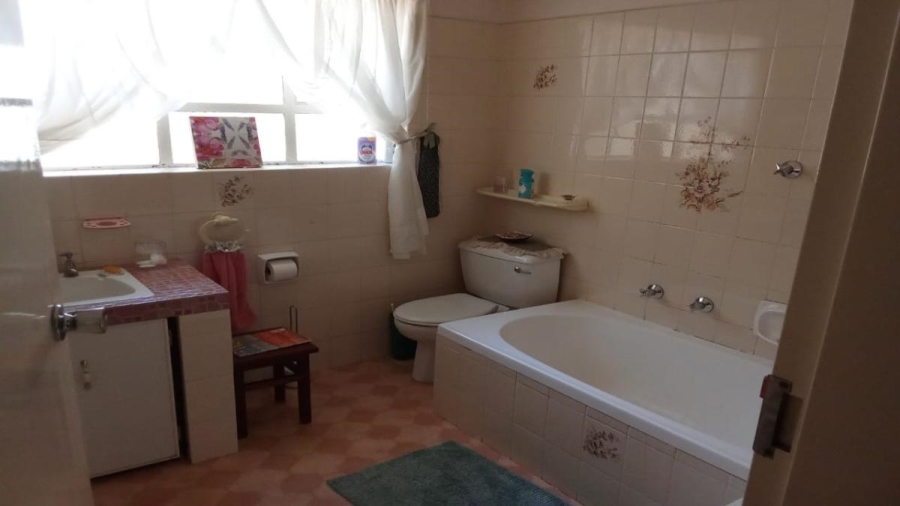 4 Bedroom Property for Sale in Theoville Gauteng
