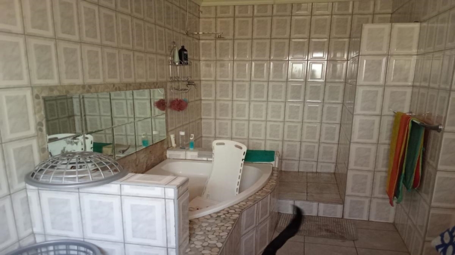 4 Bedroom Property for Sale in Theoville Gauteng