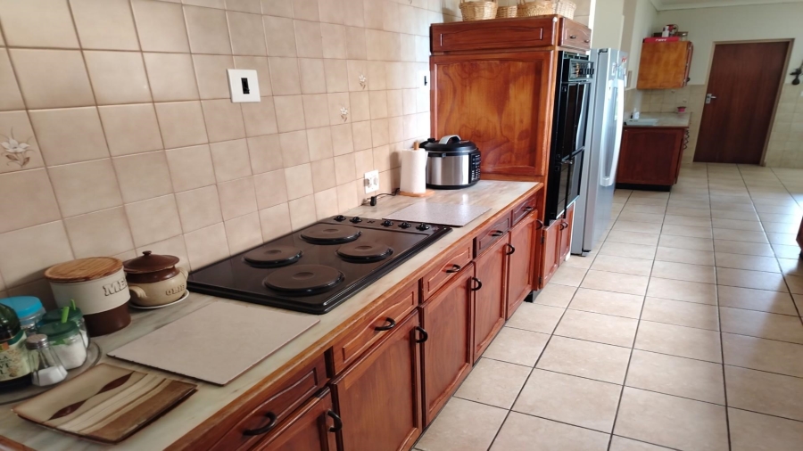 6 Bedroom Property for Sale in Northdene Gauteng