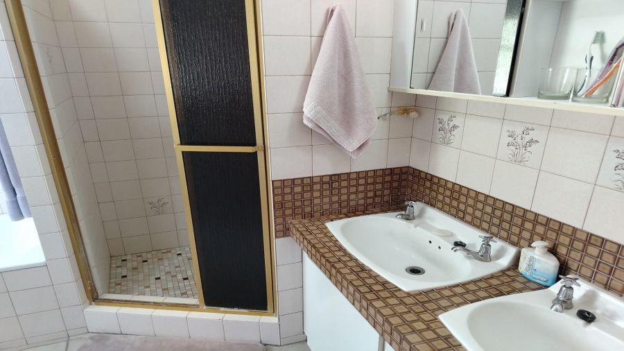 6 Bedroom Property for Sale in Northdene Gauteng