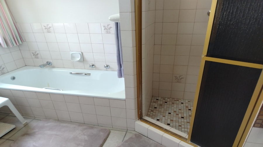 6 Bedroom Property for Sale in Northdene Gauteng