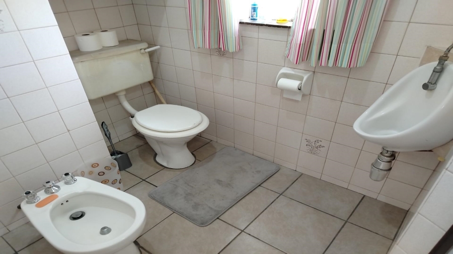 6 Bedroom Property for Sale in Northdene Gauteng