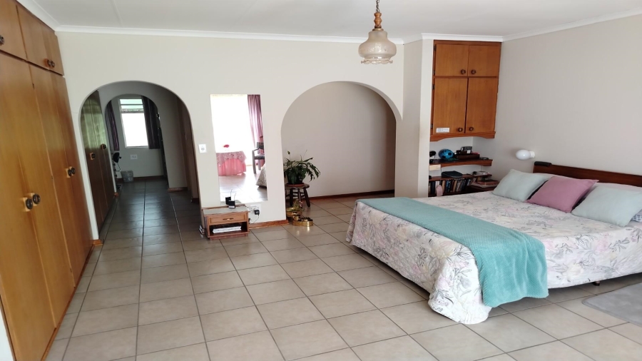 6 Bedroom Property for Sale in Northdene Gauteng