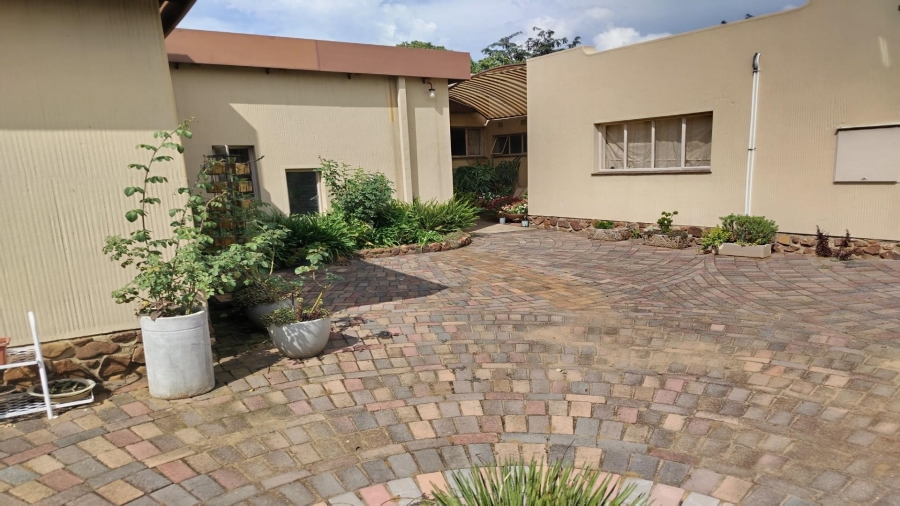 6 Bedroom Property for Sale in Northdene Gauteng
