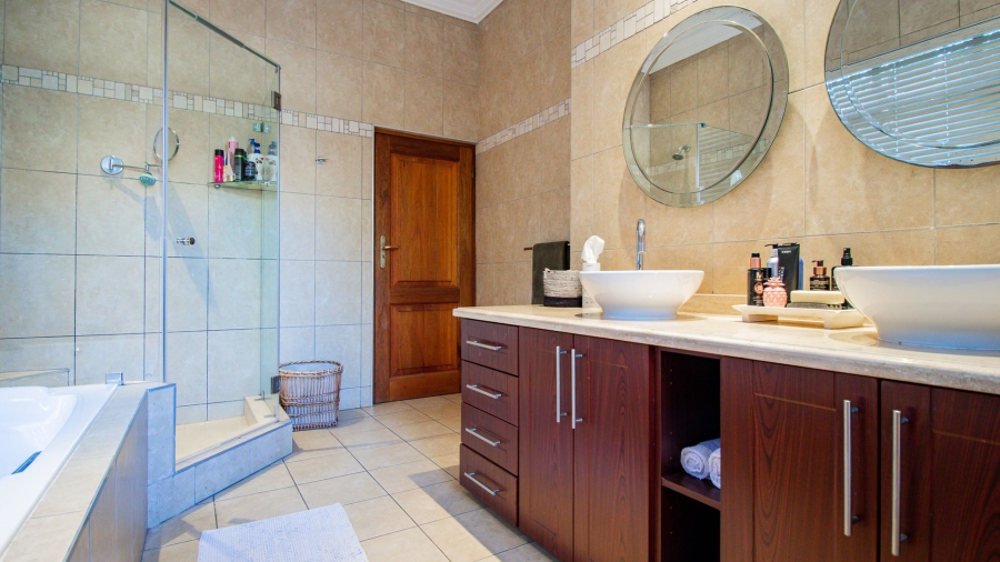 4 Bedroom Property for Sale in Silver Lakes Golf Estate Gauteng