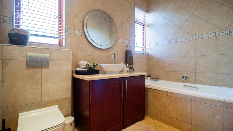 4 Bedroom Property for Sale in Silver Lakes Golf Estate Gauteng