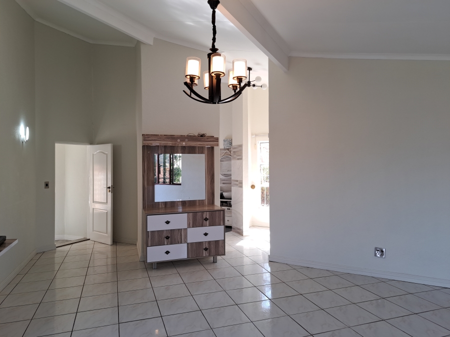 To Let 4 Bedroom Property for Rent in Helderkruin Gauteng