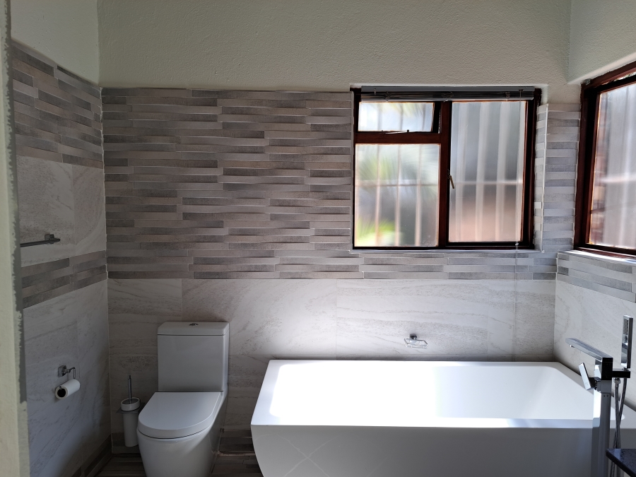 To Let 4 Bedroom Property for Rent in Helderkruin Gauteng