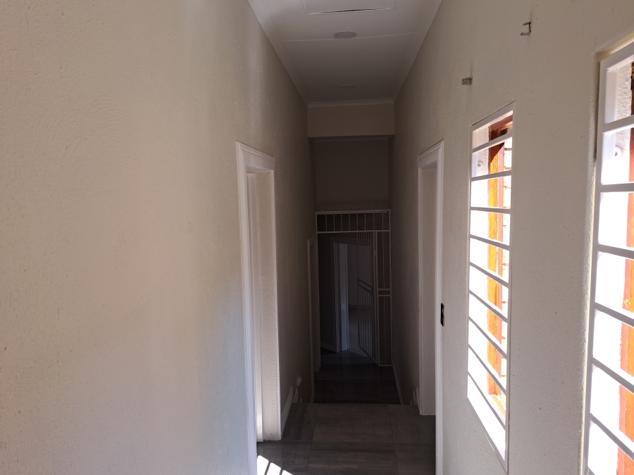 To Let 4 Bedroom Property for Rent in Helderkruin Gauteng