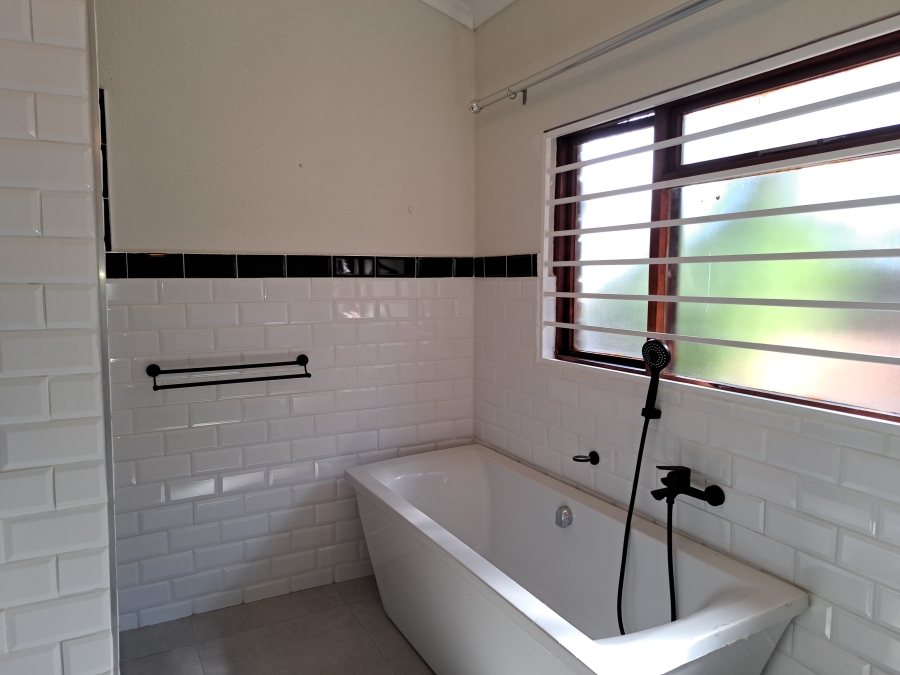 To Let 4 Bedroom Property for Rent in Helderkruin Gauteng
