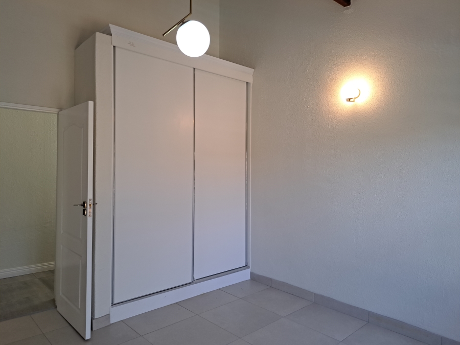 To Let 4 Bedroom Property for Rent in Helderkruin Gauteng