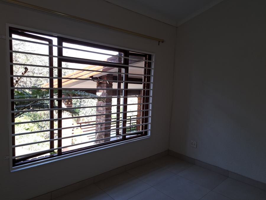 To Let 4 Bedroom Property for Rent in Helderkruin Gauteng