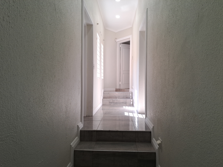 To Let 4 Bedroom Property for Rent in Helderkruin Gauteng