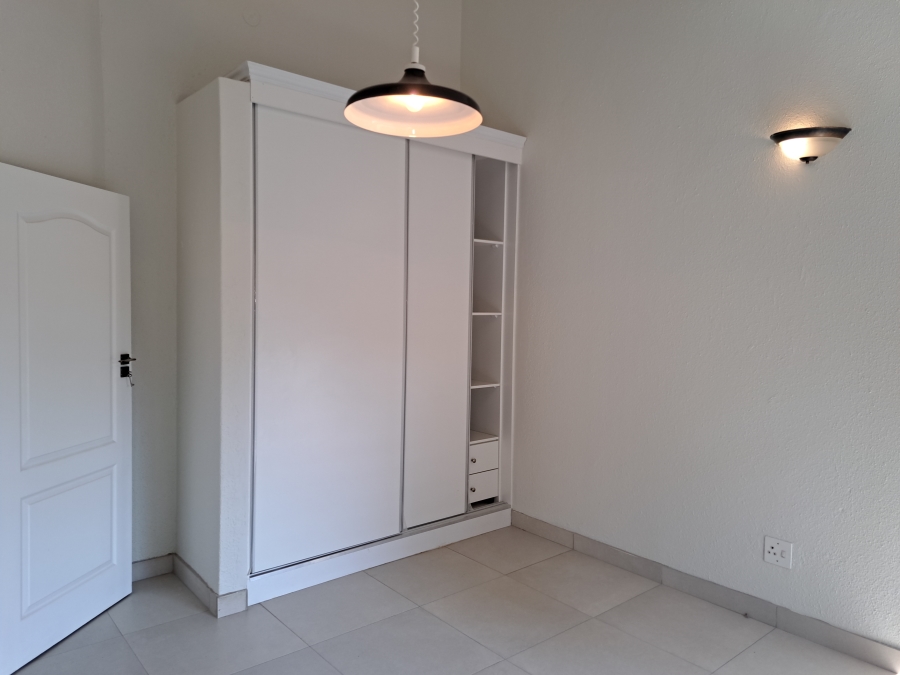 To Let 4 Bedroom Property for Rent in Helderkruin Gauteng