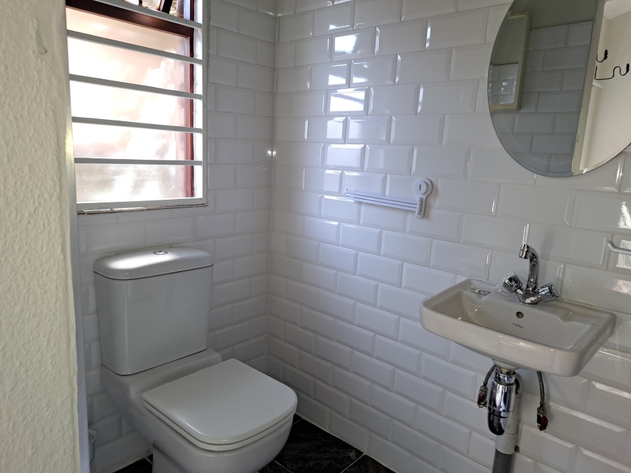 To Let 4 Bedroom Property for Rent in Helderkruin Gauteng