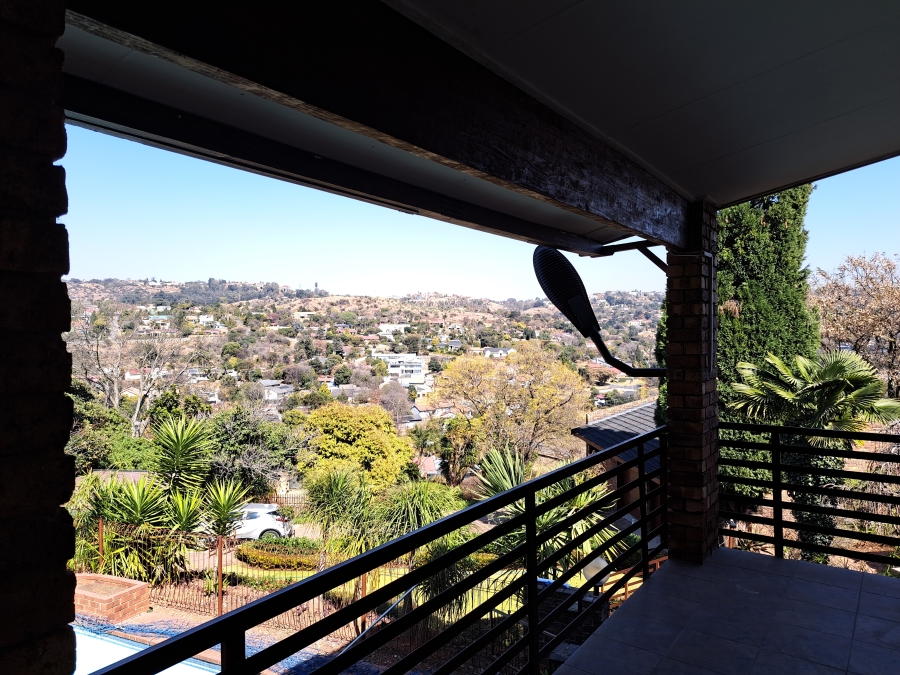 To Let 4 Bedroom Property for Rent in Helderkruin Gauteng