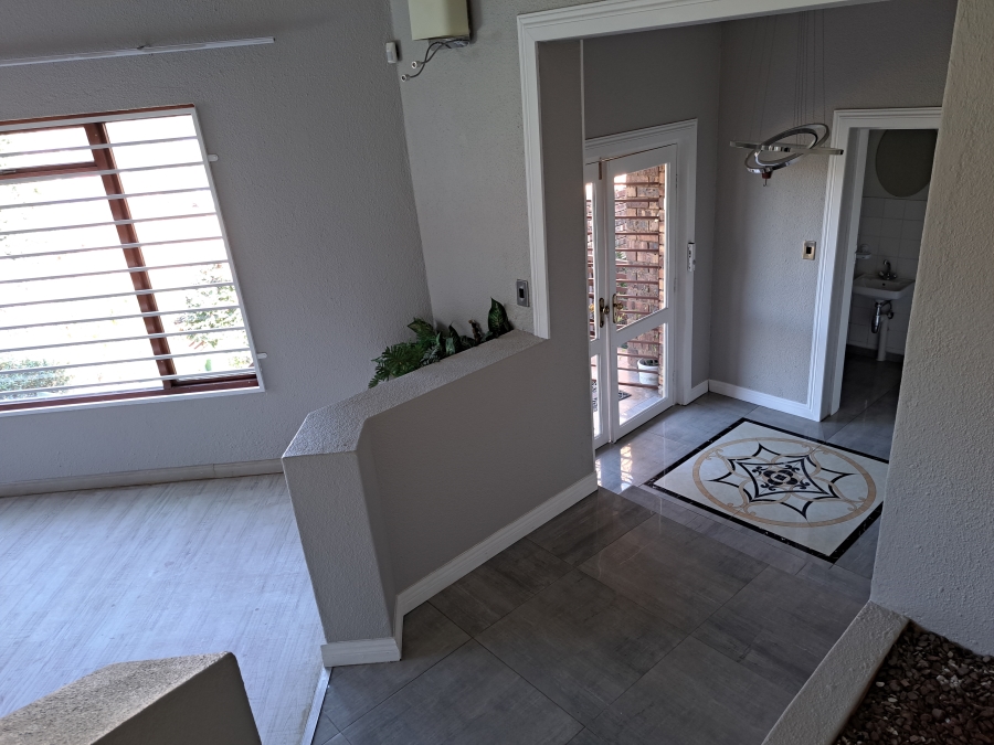 To Let 4 Bedroom Property for Rent in Helderkruin Gauteng